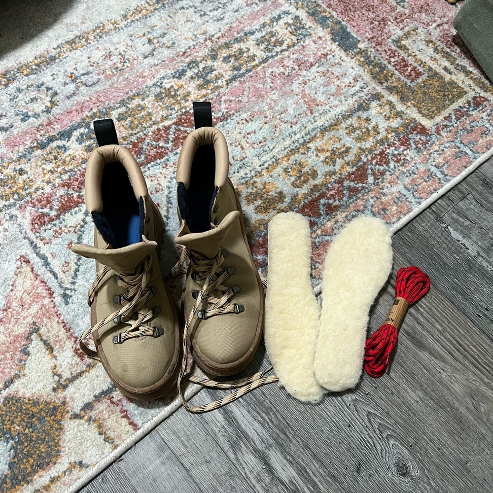 Alice + Whittles Waterproof Hiking Boot with Optional Shearling & Extra Laces